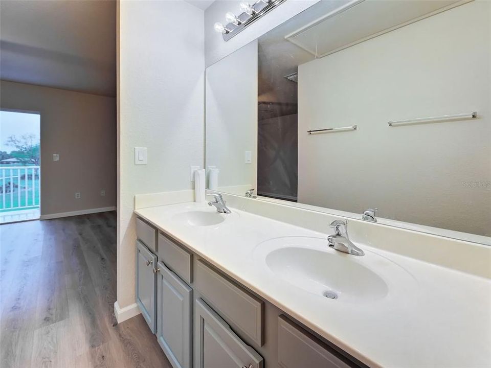 В аренду: $1,850 (2 спален, 2 ванн, 1106 Квадратных фут)