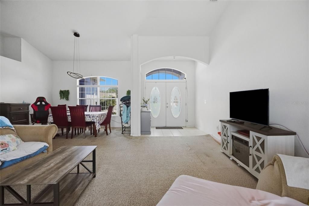 En Venta: $299,000 (3 camas, 2 baños, 1708 Pies cuadrados)