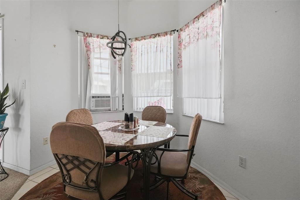 En Venta: $299,000 (3 camas, 2 baños, 1708 Pies cuadrados)