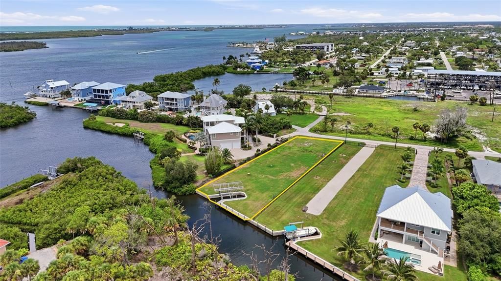 En Venta: $629,000 (0.49 acres)