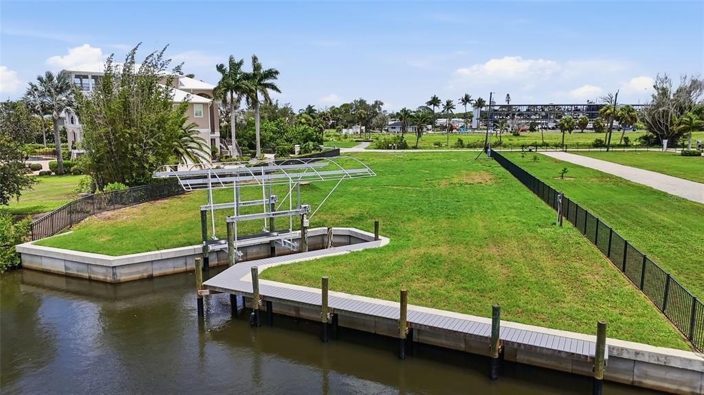 En Venta: $629,000 (0.49 acres)