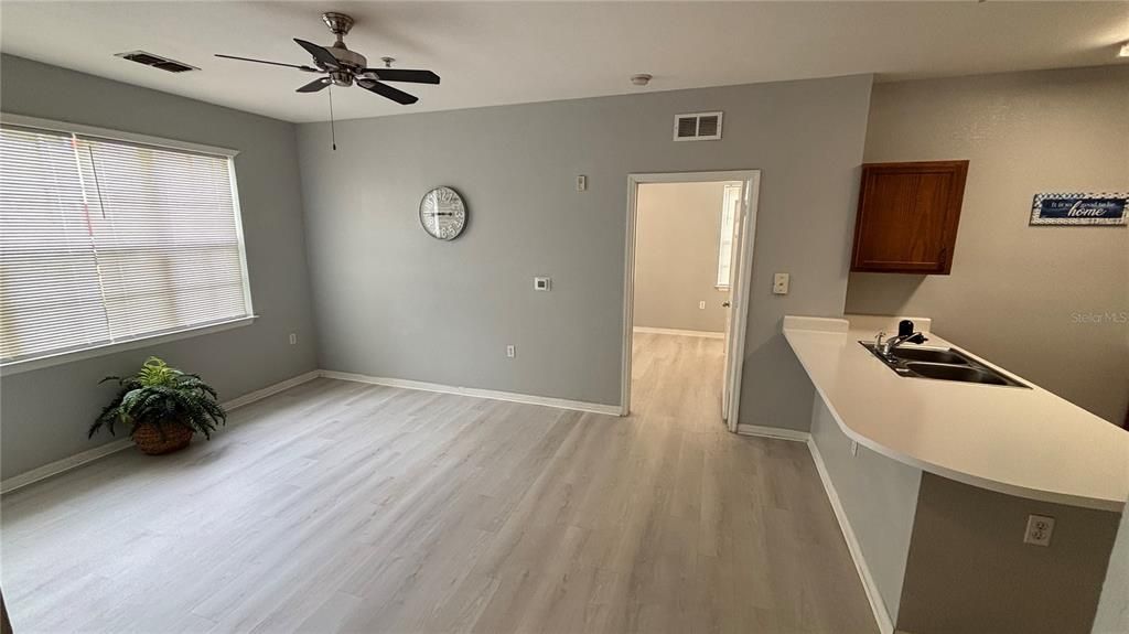 For Rent: $1,325 (1 beds, 1 baths, 615 Square Feet)