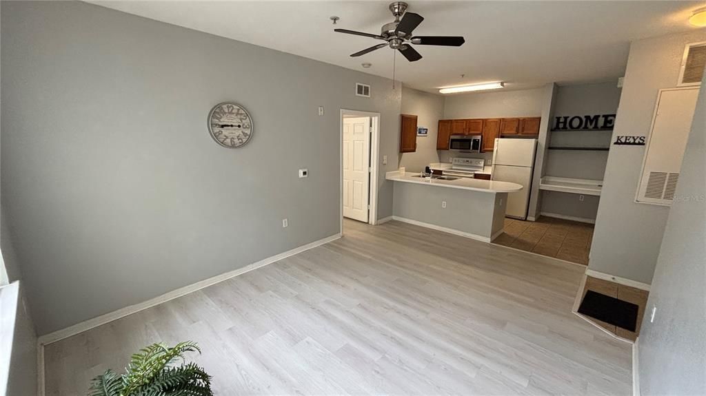For Rent: $1,325 (1 beds, 1 baths, 615 Square Feet)