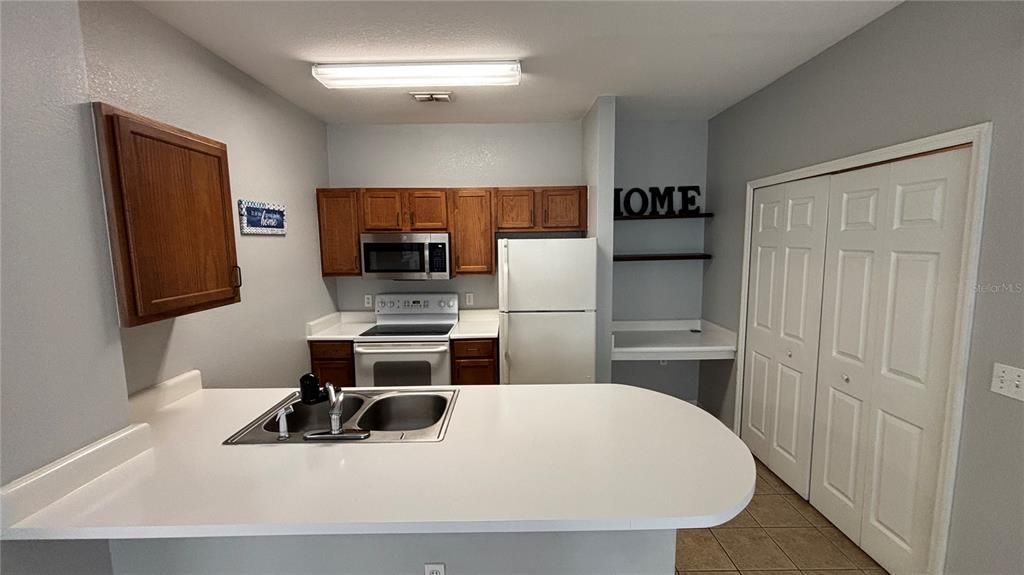 For Rent: $1,325 (1 beds, 1 baths, 615 Square Feet)