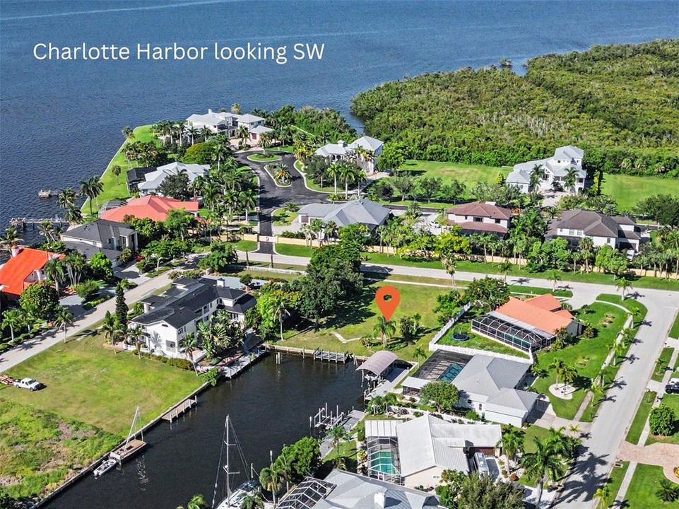 На продажу: $425,000 (0.42 acres)