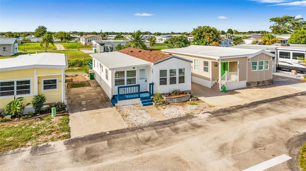 На продажу: $238,999 (2 спален, 2 ванн, 947 Квадратных фут)