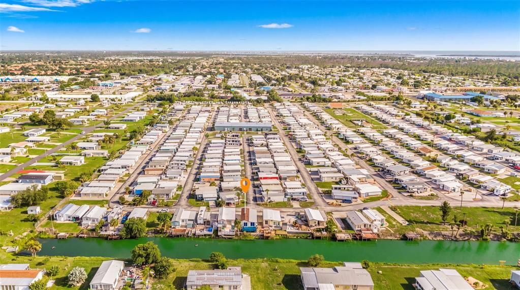 На продажу: $238,999 (2 спален, 2 ванн, 947 Квадратных фут)
