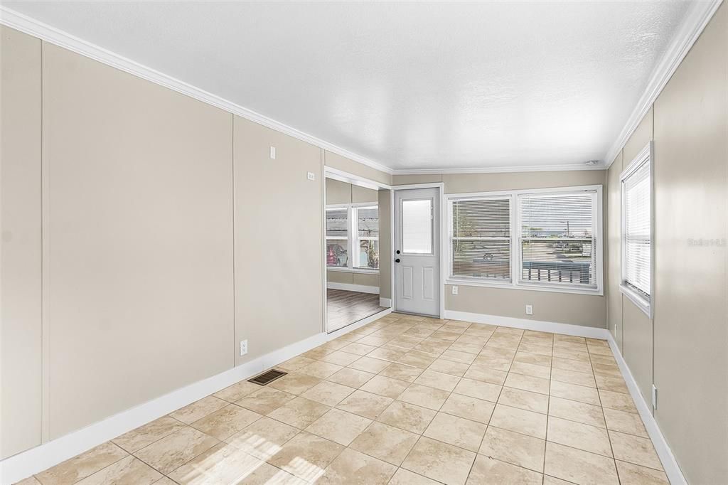 На продажу: $238,999 (2 спален, 2 ванн, 947 Квадратных фут)