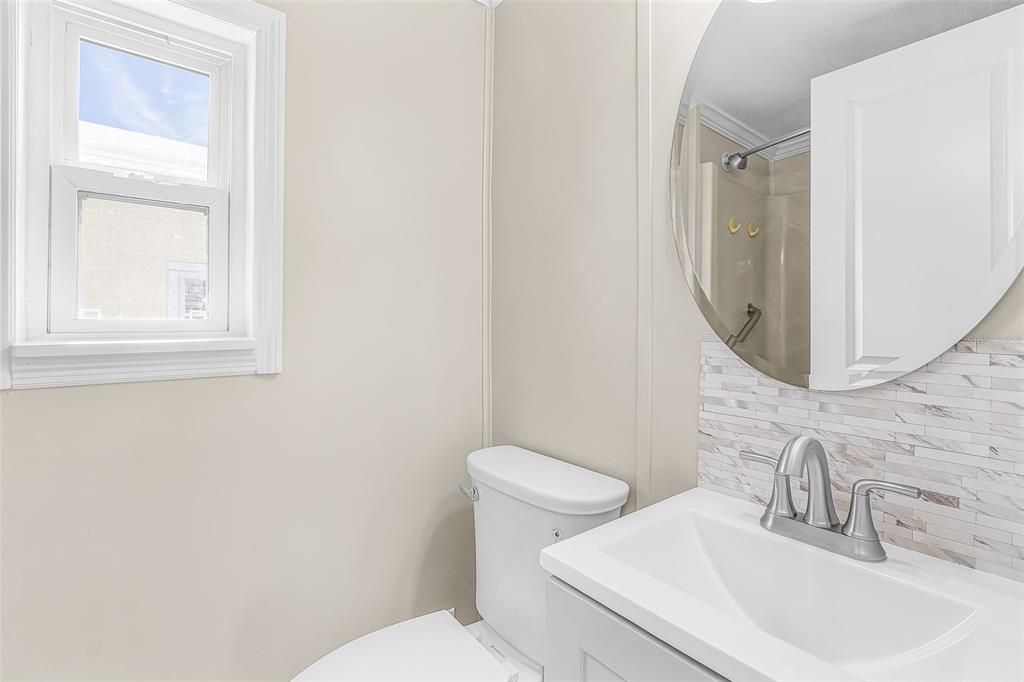 На продажу: $238,999 (2 спален, 2 ванн, 947 Квадратных фут)
