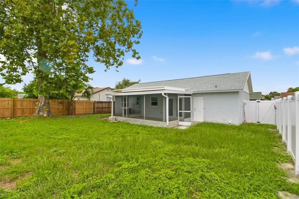 For Sale: $294,000 (3 beds, 2 baths, 1067 Square Feet)