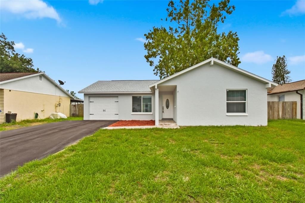 For Sale: $294,000 (3 beds, 2 baths, 1067 Square Feet)