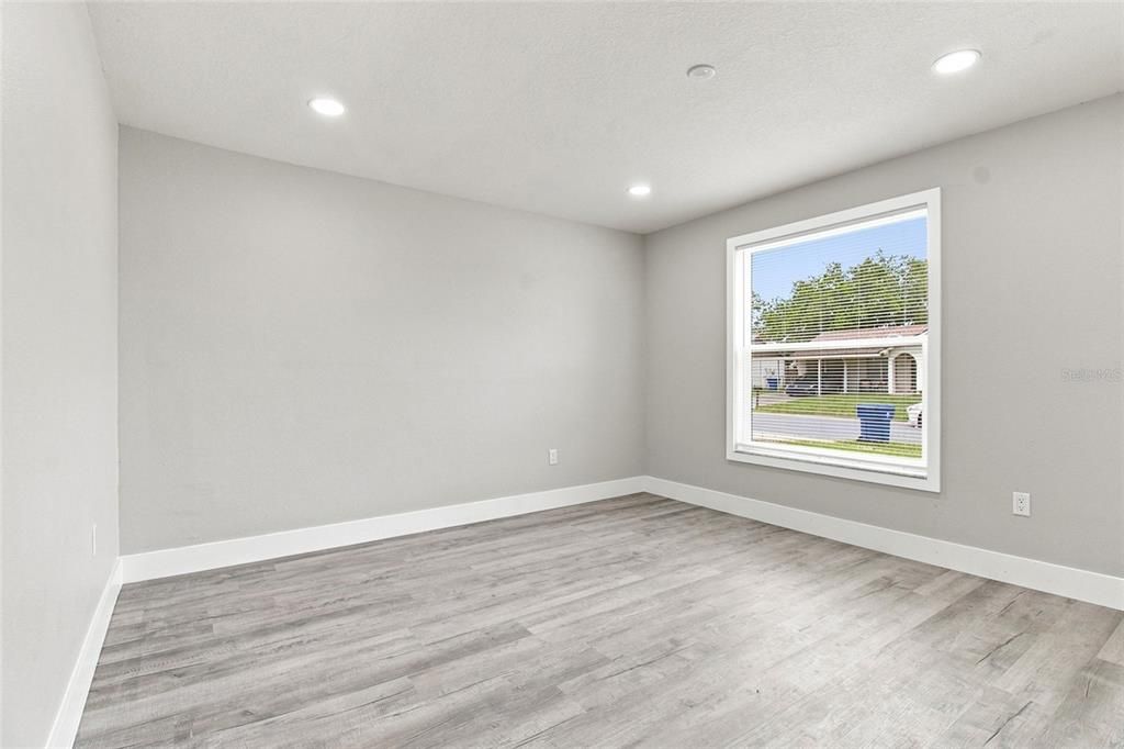 For Sale: $294,000 (3 beds, 2 baths, 1067 Square Feet)