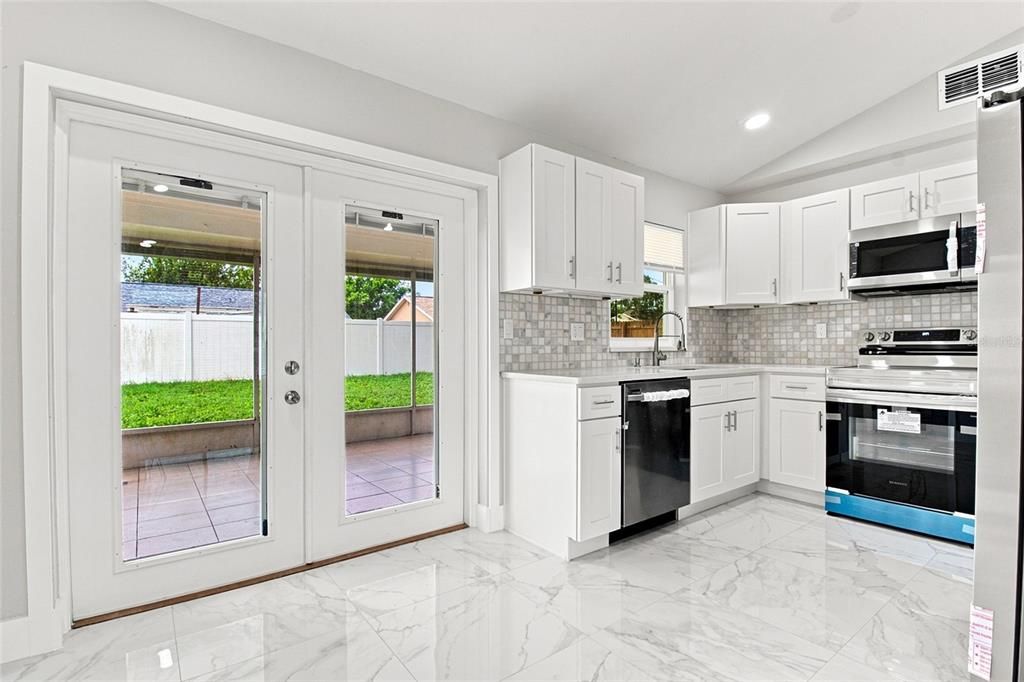 For Sale: $294,000 (3 beds, 2 baths, 1067 Square Feet)