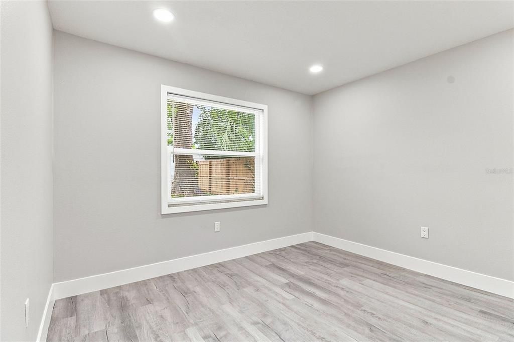 For Sale: $294,000 (3 beds, 2 baths, 1067 Square Feet)