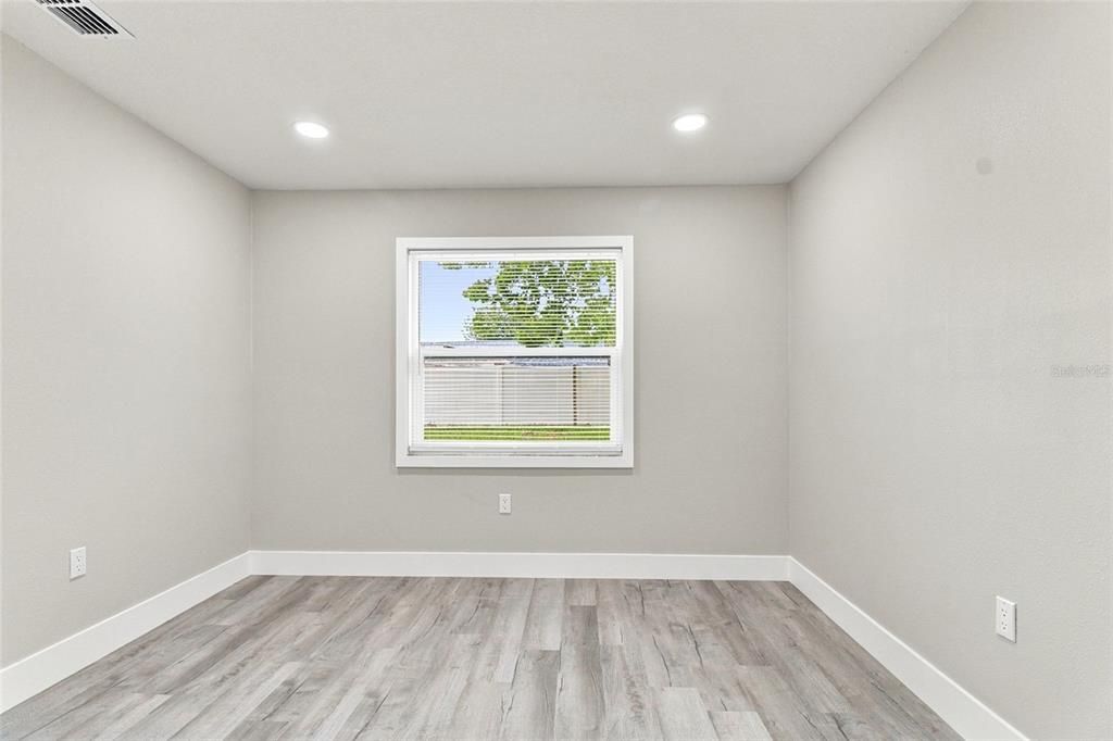 For Sale: $294,000 (3 beds, 2 baths, 1067 Square Feet)