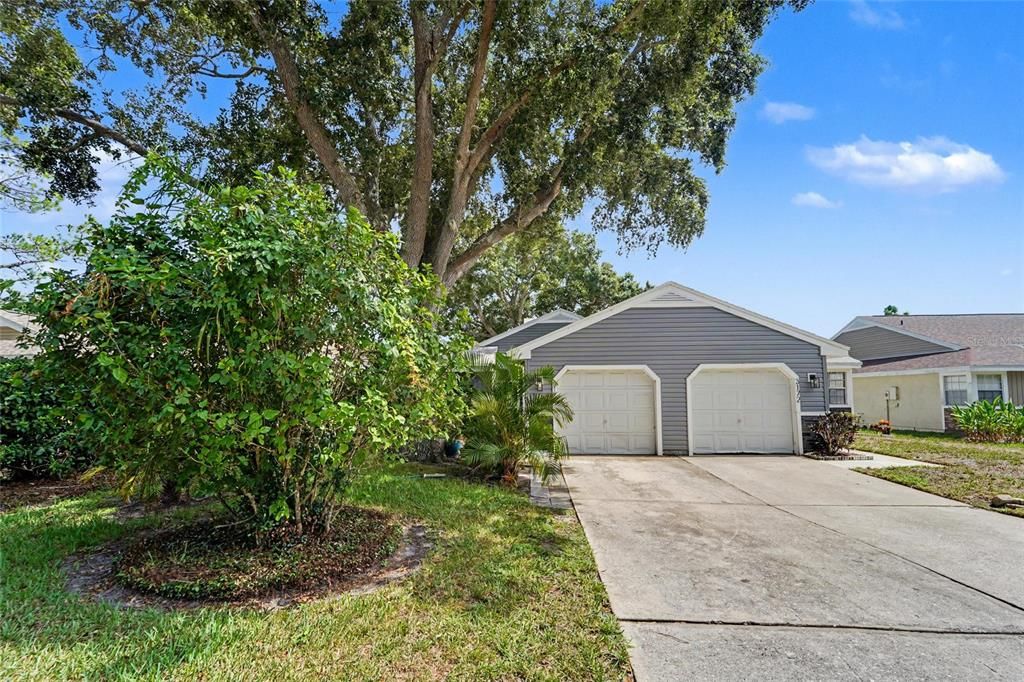 For Sale: $265,000 (2 beds, 2 baths, 860 Square Feet)