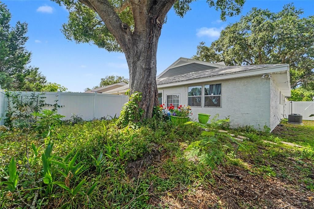 For Sale: $265,000 (2 beds, 2 baths, 860 Square Feet)