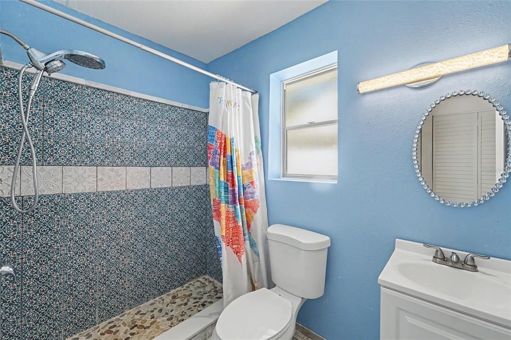 For Sale: $265,000 (2 beds, 2 baths, 860 Square Feet)