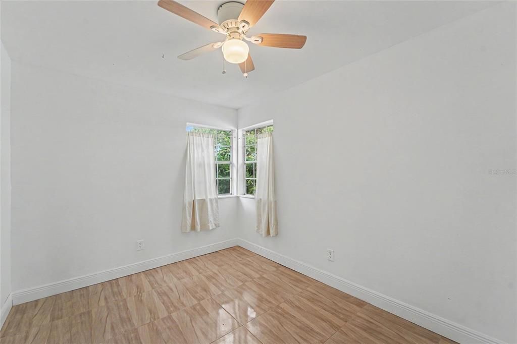 For Sale: $265,000 (2 beds, 2 baths, 860 Square Feet)