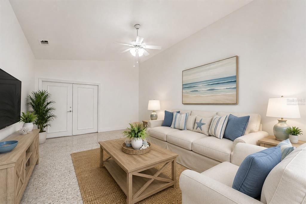 For Sale: $265,000 (2 beds, 2 baths, 860 Square Feet)