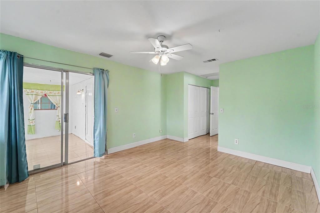 For Sale: $265,000 (2 beds, 2 baths, 860 Square Feet)