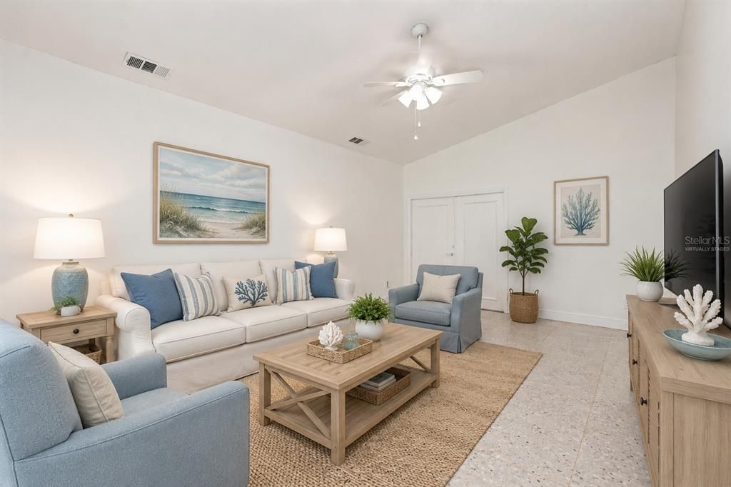 For Sale: $265,000 (2 beds, 2 baths, 860 Square Feet)