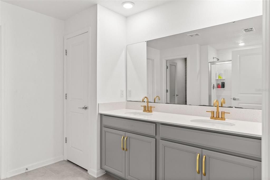 For Sale: $369,900 (4 beds, 2 baths, 1950 Square Feet)