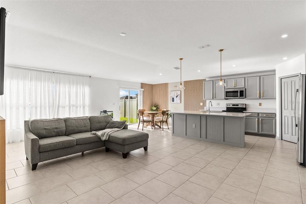 : $369,900 (4 спален, 2 ванн, 1950 Квадратных фут)