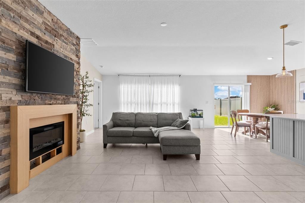 For Sale: $369,900 (4 beds, 2 baths, 1950 Square Feet)