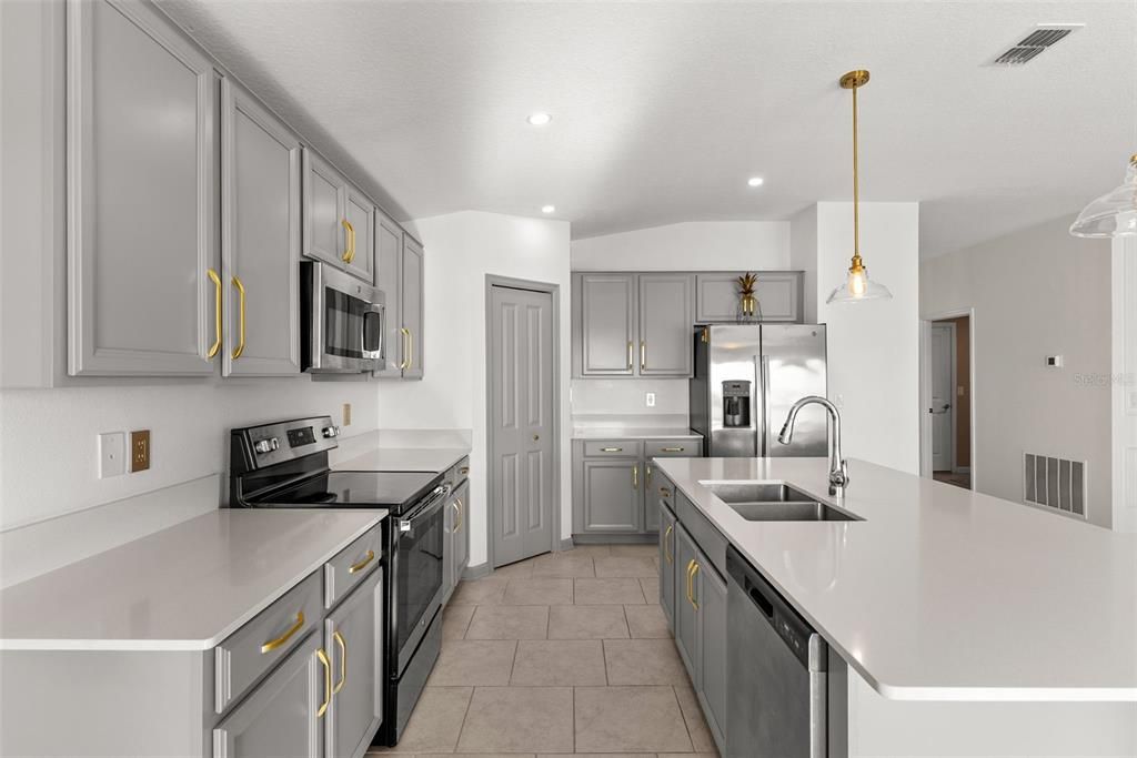 For Sale: $369,900 (4 beds, 2 baths, 1950 Square Feet)