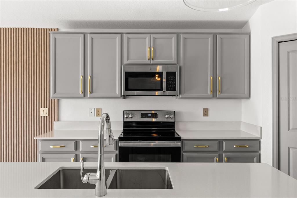 For Sale: $369,900 (4 beds, 2 baths, 1950 Square Feet)