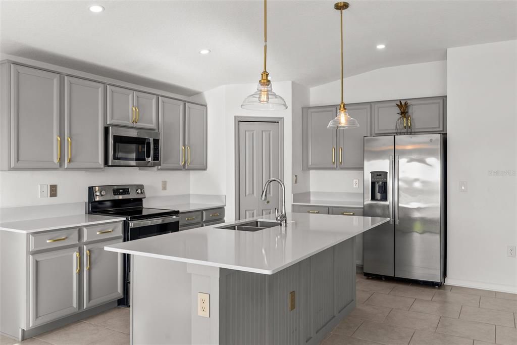 For Sale: $369,900 (4 beds, 2 baths, 1950 Square Feet)