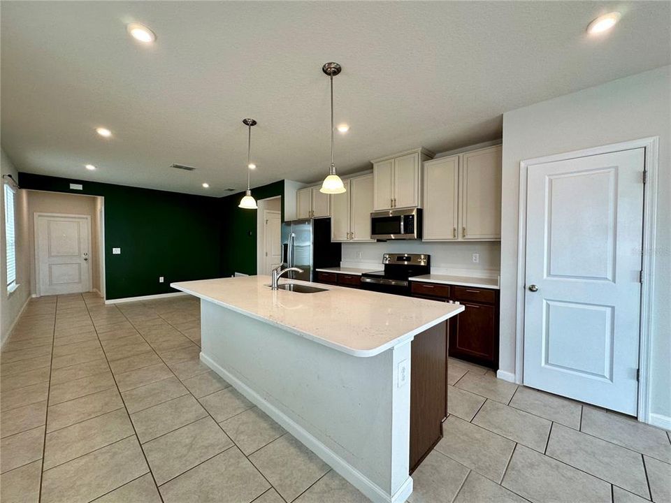 En Venta: $349,000 (3 camas, 2 baños, 1500 Pies cuadrados)