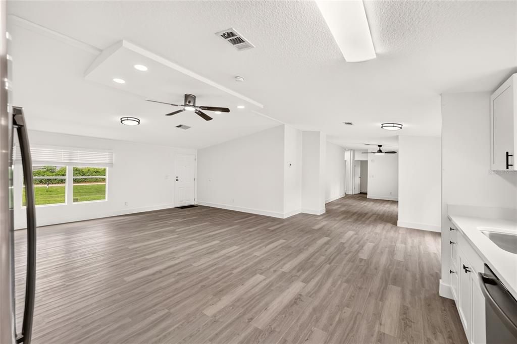 En Venta: $249,900 (5 camas, 3 baños, 1976 Pies cuadrados)
