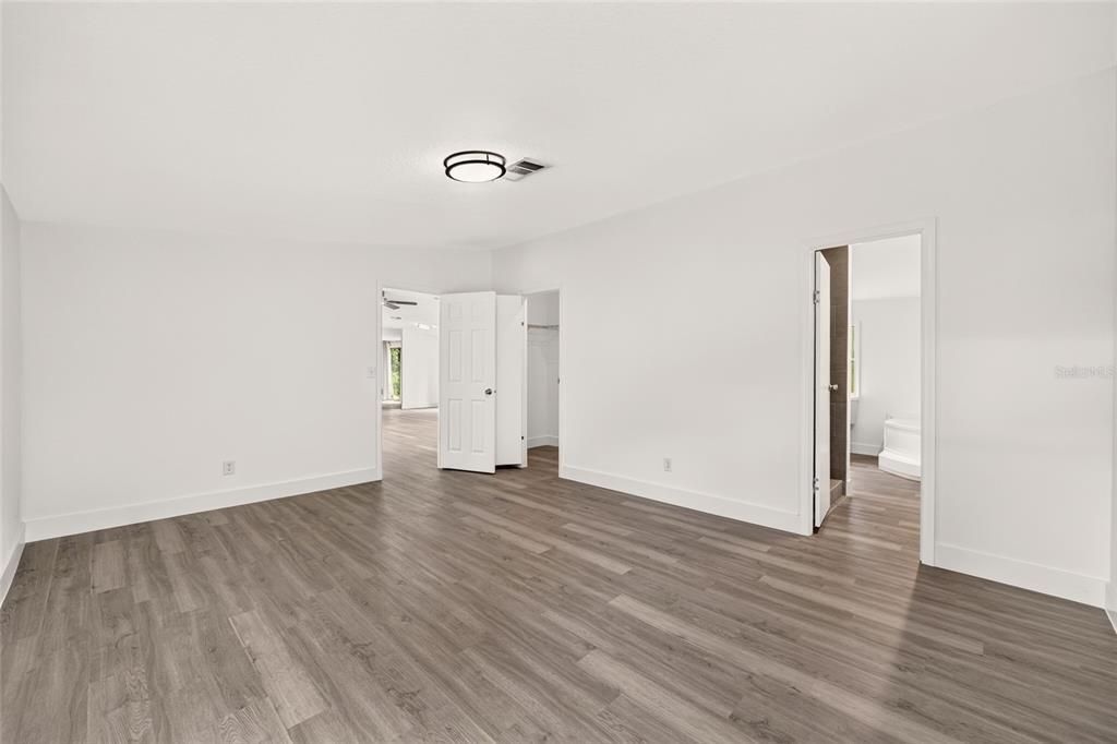 En Venta: $249,900 (5 camas, 3 baños, 1976 Pies cuadrados)