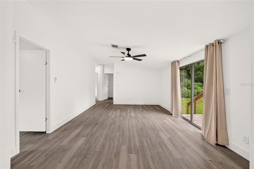 En Venta: $249,900 (5 camas, 3 baños, 1976 Pies cuadrados)
