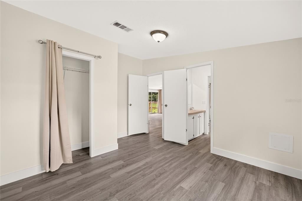 En Venta: $249,900 (5 camas, 3 baños, 1976 Pies cuadrados)