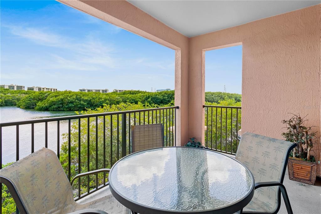For Rent: $2,650 (2 beds, 2 baths, 1350 Square Feet)