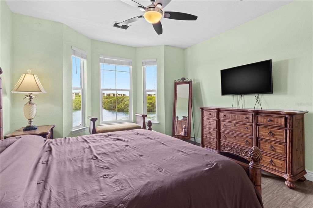 For Rent: $2,650 (2 beds, 2 baths, 1350 Square Feet)