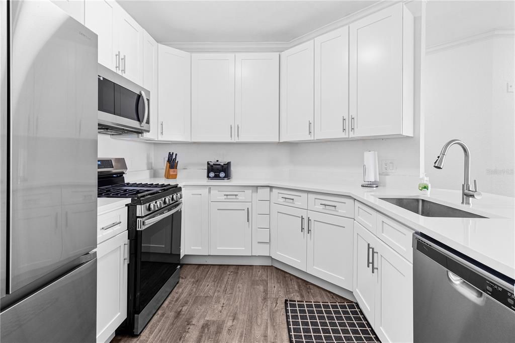 For Rent: $2,650 (2 beds, 2 baths, 1350 Square Feet)