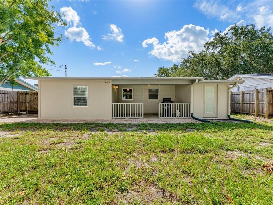 На продажу: $225,000 (3 спален, 1 ванн, 888 Квадратных фут)