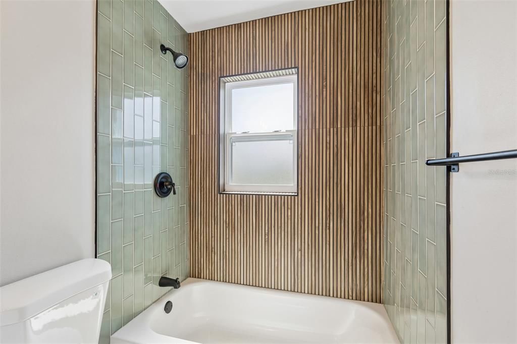 En Venta: $389,000 (5 camas, 2 baños, 1456 Pies cuadrados)