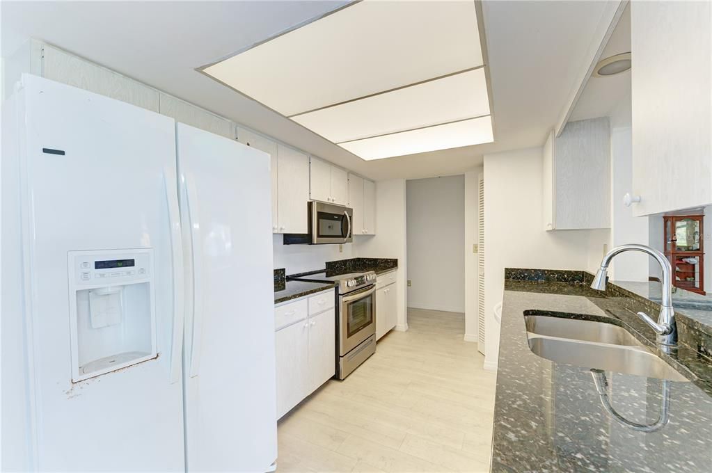 На продажу: $249,000 (2 спален, 2 ванн, 1803 Квадратных фут)