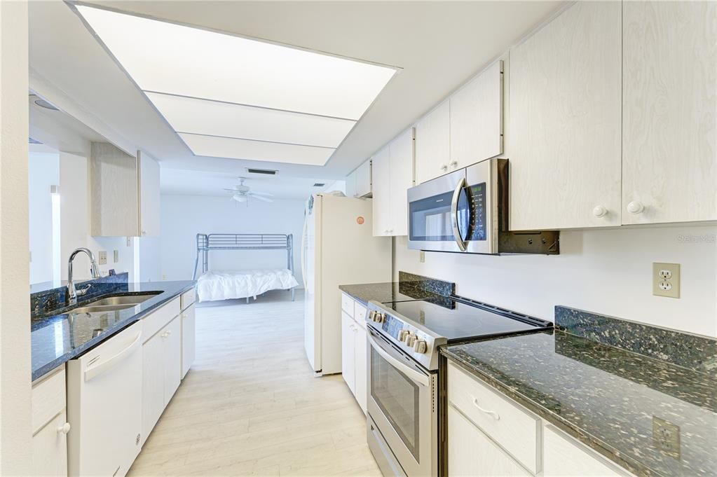 На продажу: $249,000 (2 спален, 2 ванн, 1803 Квадратных фут)