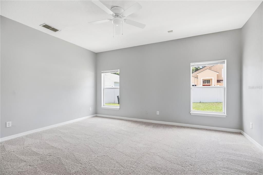 En Venta: $415,000 (4 camas, 2 baños, 1960 Pies cuadrados)