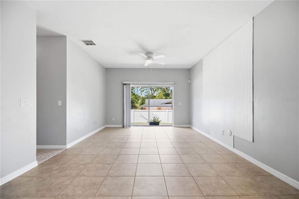 En Venta: $415,000 (4 camas, 2 baños, 1960 Pies cuadrados)