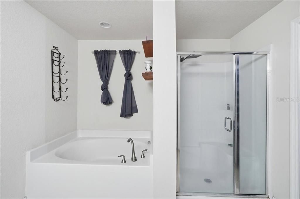 For Sale: $285,000 (4 beds, 2 baths, 1761 Square Feet)