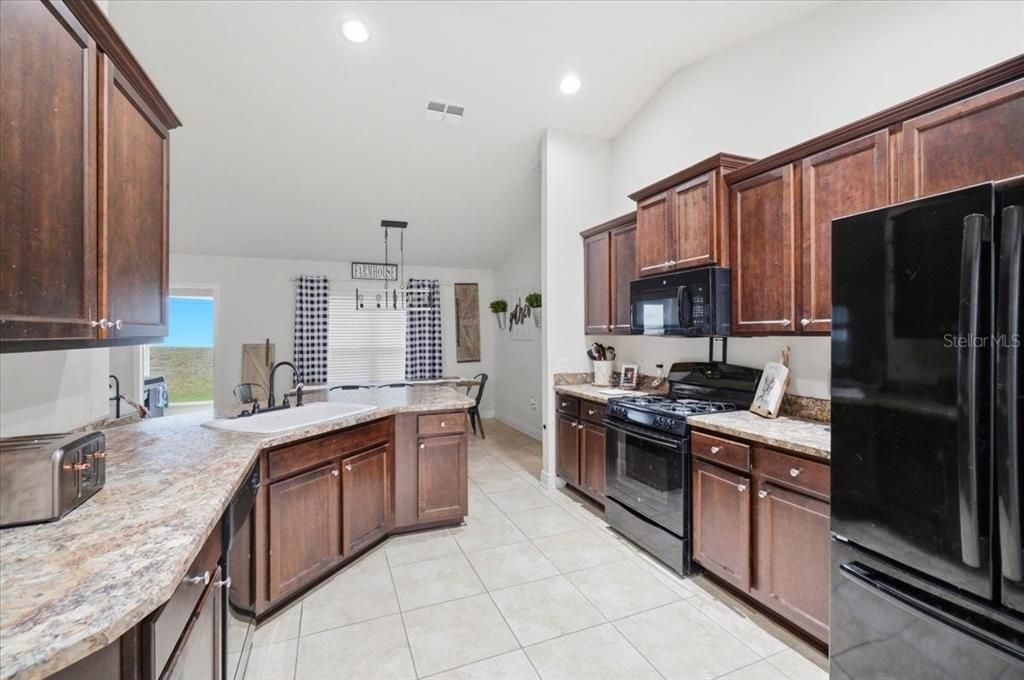 For Sale: $285,000 (4 beds, 2 baths, 1761 Square Feet)