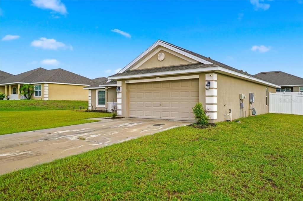For Sale: $285,000 (4 beds, 2 baths, 1761 Square Feet)