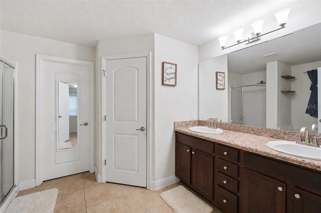 For Sale: $285,000 (4 beds, 2 baths, 1761 Square Feet)